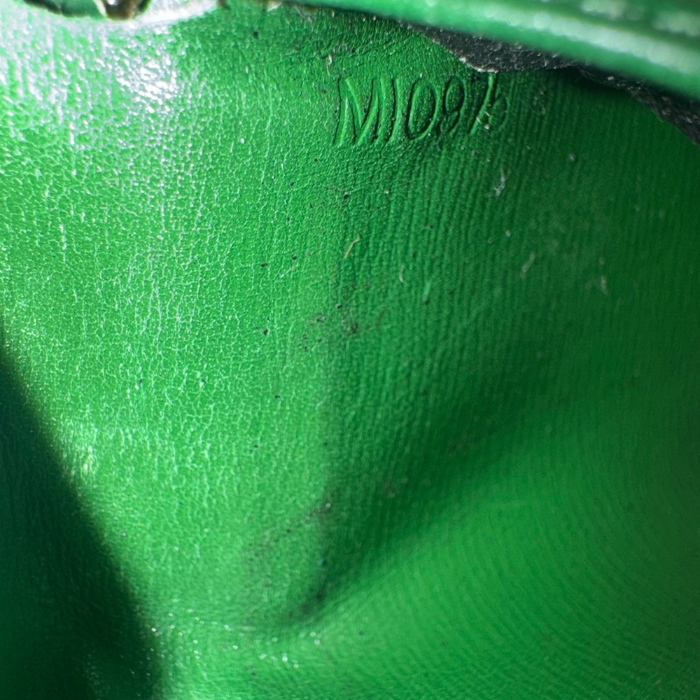 Low Start Epi Louis Vuitton Green Leather Bi-Fold Wallet EUC - Picture 4 of 5